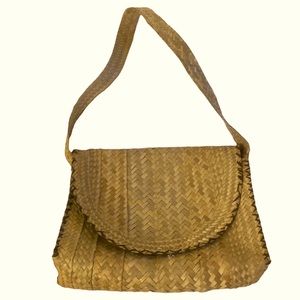 Vintage woven straw handbag
